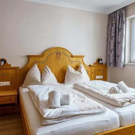 Hubertus Alpine Living Aparthotel 4*